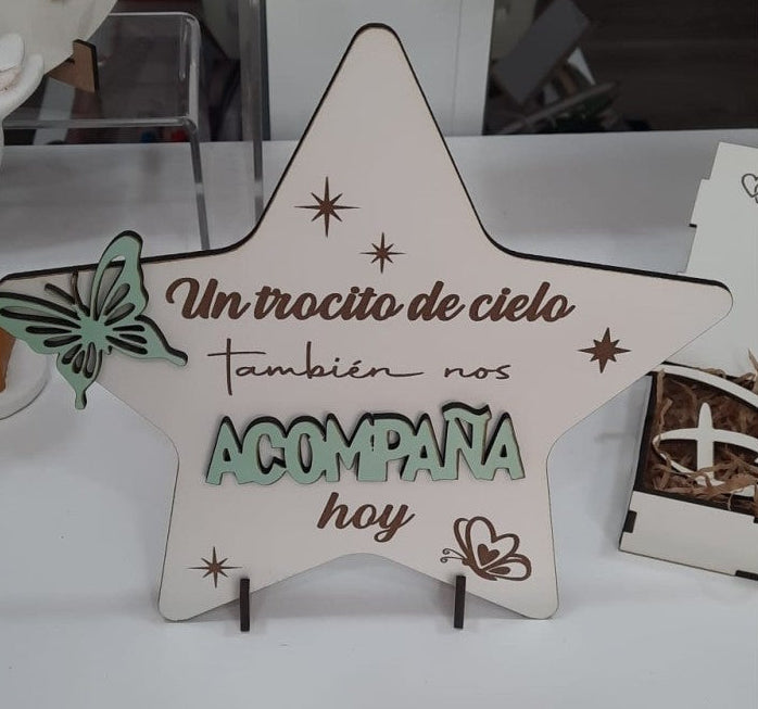 Estrella de Madera Grabada "un trocito de cielo nos acompaña hoy"
