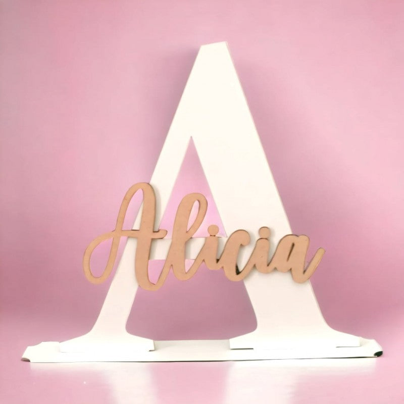 INICIAL DE MADERA BLANCA con nombre natural