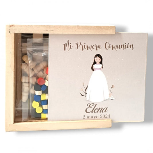 JUEGO PARCHIS, DAMAS Y AJEDREZ EN CAJA CON PEGATINA COMUNIÓN NIÑA