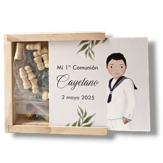 JUEGO PARCHIS, DAMAS Y AJEDREZ EN CAJA CON PEGATINA COMUNIÓN NIÑO
