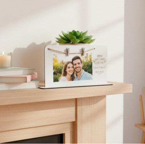 PORTAFOTOS DE MADERA PERSONALIZADO CON PINZAS JUNTOS HASTA EL INFINITO Y MÁS ALLÁ